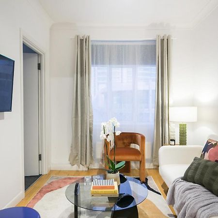Perfectly Located 1 Bed Apartment Above Tube Station ลอนดอน ภายนอก รูปภาพ