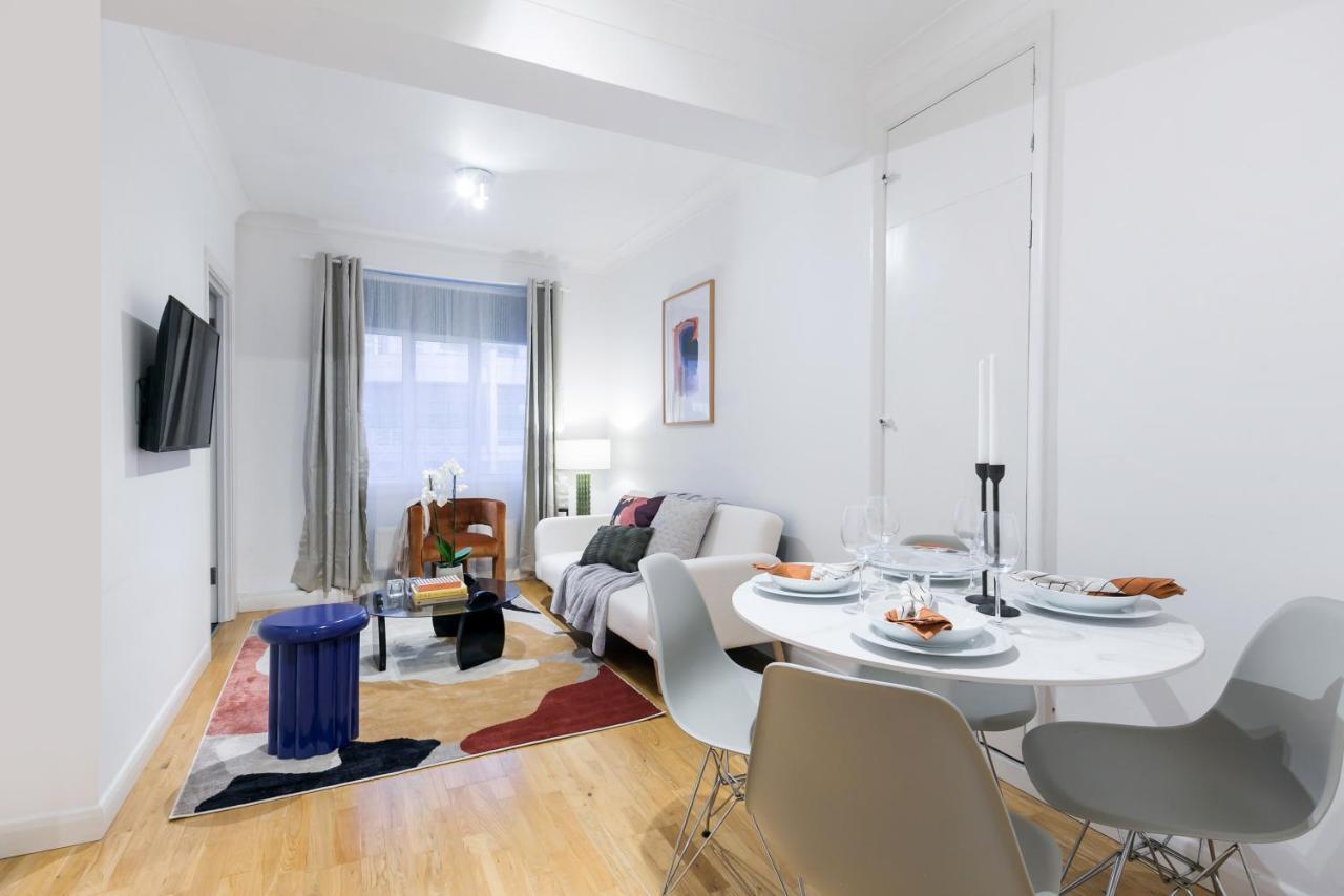 Perfectly Located 1 Bed Apartment Above Tube Station ลอนดอน ภายนอก รูปภาพ